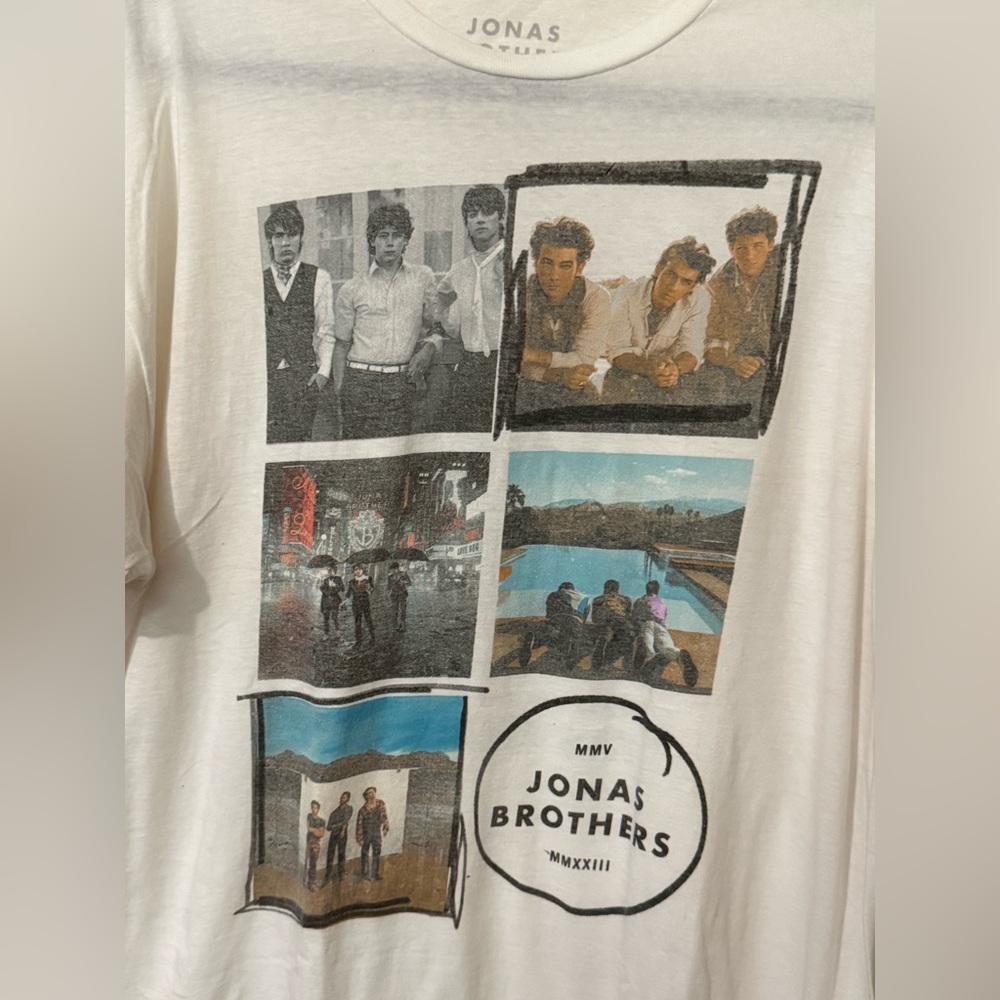 White Jonas Brothers 2023 Five Albums One Night Tour Dates T-shirt. Sz XL - Picture 2 of 5